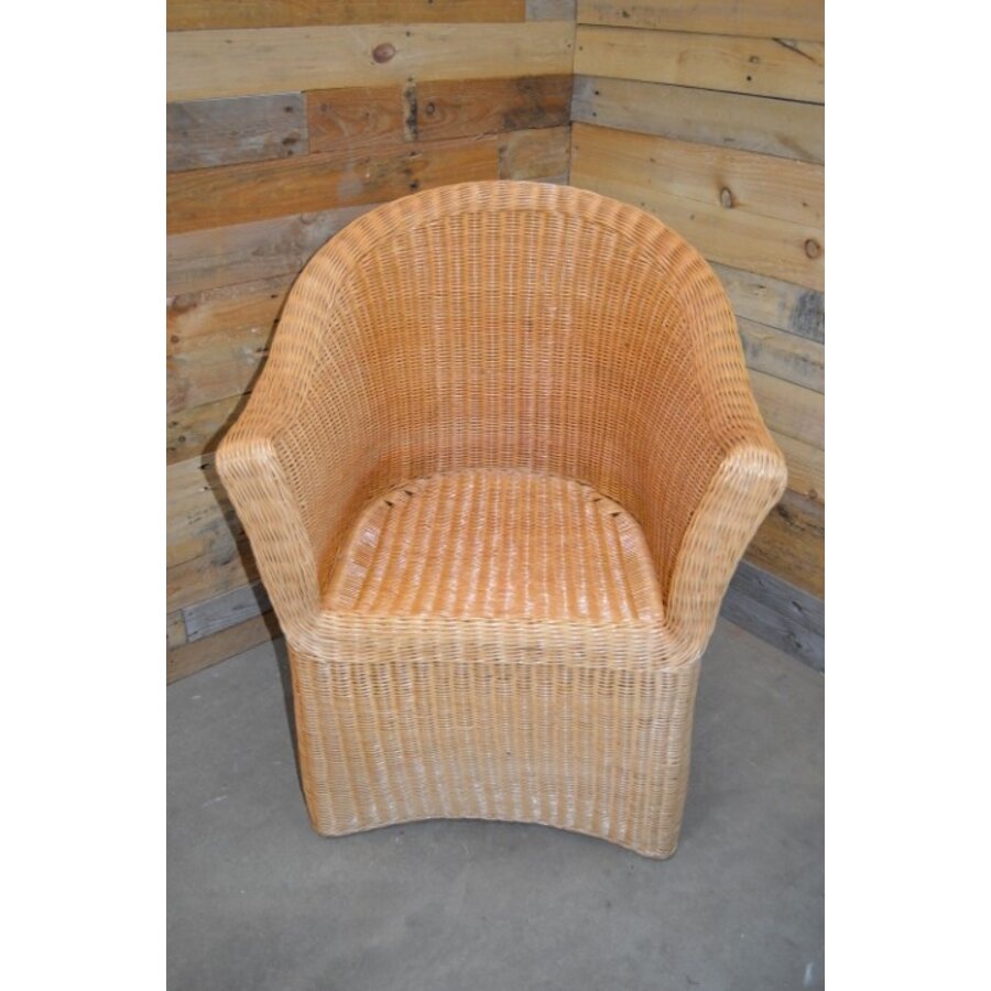 Comfortabele kuipfauteuil van gevlochten rotan met brede armleuningen-2