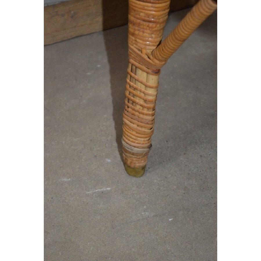Vintage ronde rotan fauteuil met opengewerkt vlechtwerk en ruitpatroon-3