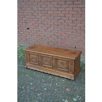thumb-Grote massief eiken klepkist met houtsnijwerk en bloemmotieven-1