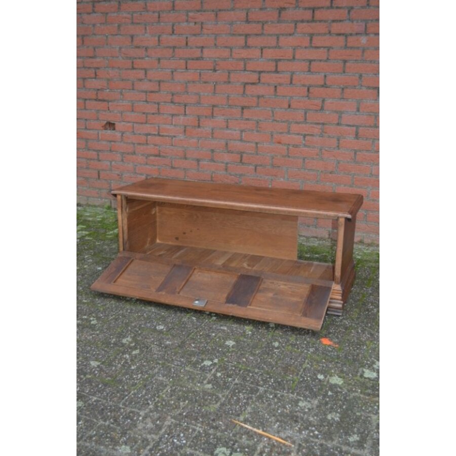 Grote massief eiken klepkist met houtsnijwerk en bloemmotieven-6