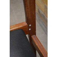 thumb-Set van 2 vintage Deens design teak eetkamerstoelen met zwart skai-4