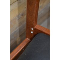 thumb-Set van 2 vintage Deens design teak eetkamerstoelen met zwart skai-5
