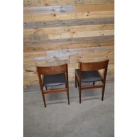 thumb-Set van 2 vintage Deens design teak eetkamerstoelen met zwart skai-9
