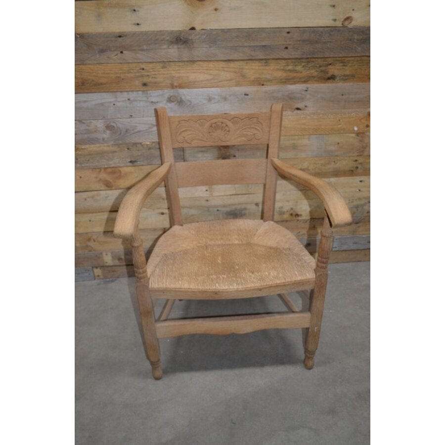 Eiken armfauteuil met biezen zitting gezandstraald-2