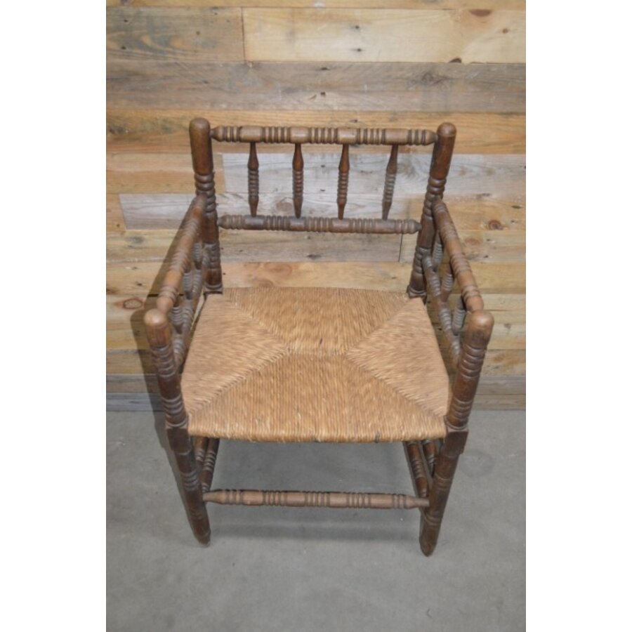 Antiek armstoeltje met biezen zitting-3