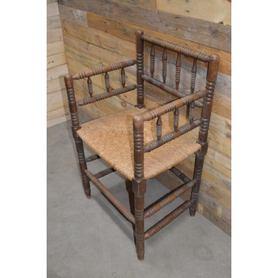 Antiek armstoeltje met biezen zitting-4