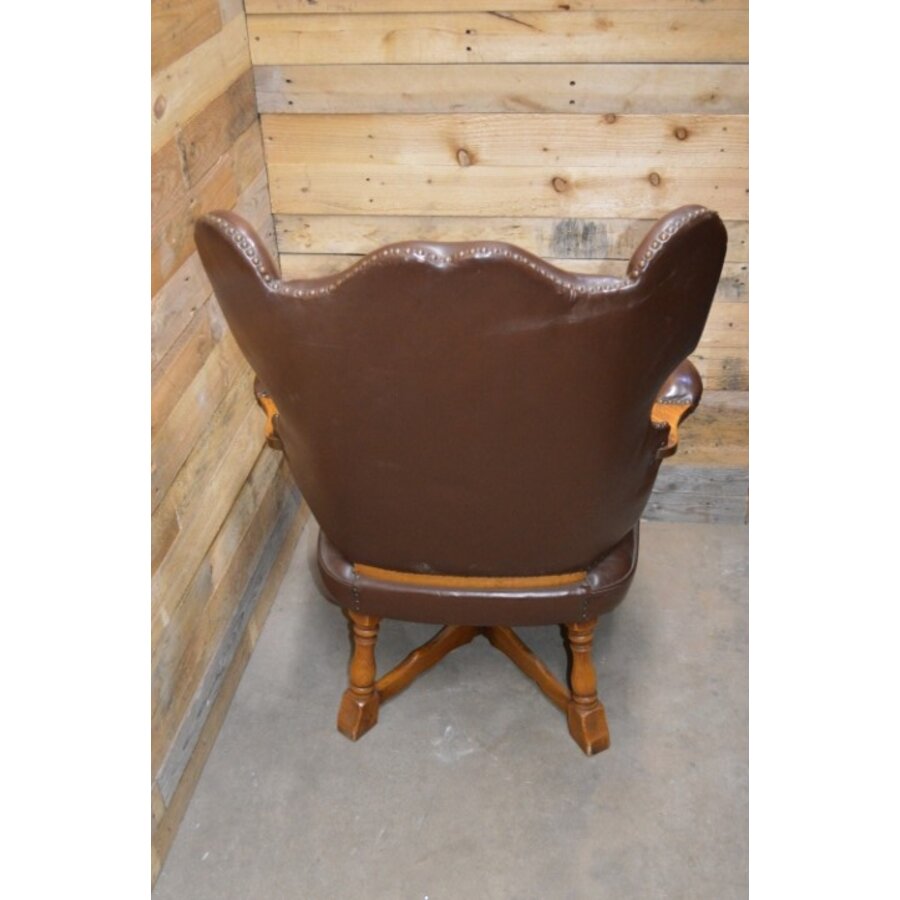 Zeldzame antieke eiken oorfauteuil met donkerbruin lederen bekleding-5