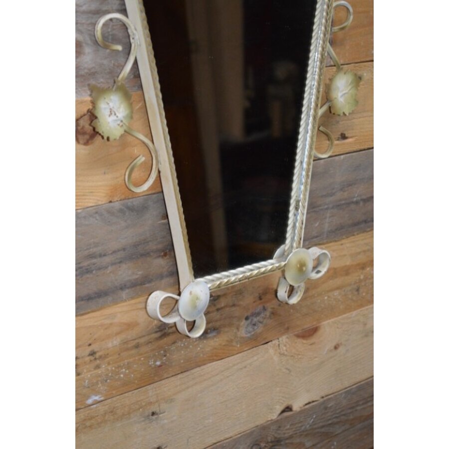 Trapezium vormige retro wandspiegel met crème metalen krulframe – jaren 50-4