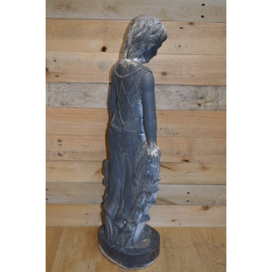 Geleefd polyester beeld – Romeinse vrouw met bloemen en golvende rokken-4