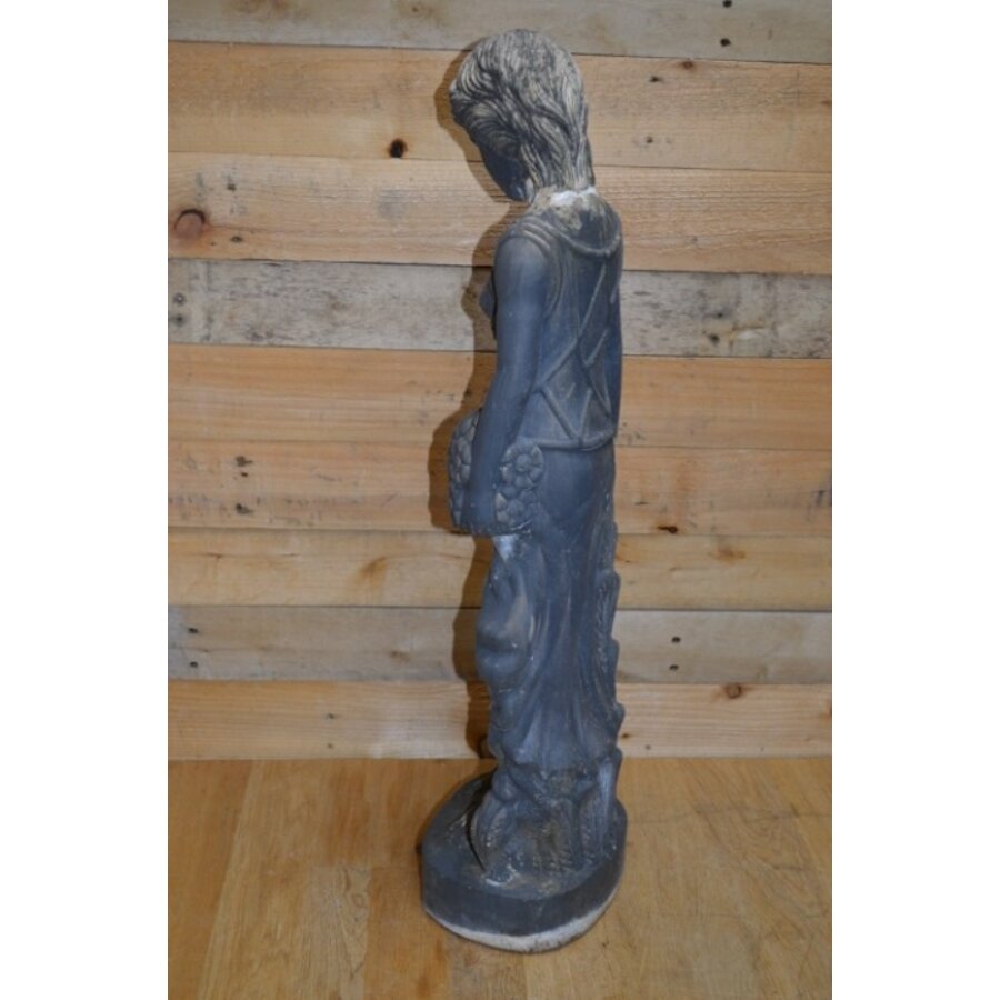 Geleefd polyester beeld – Romeinse vrouw met bloemen en golvende rokken-6