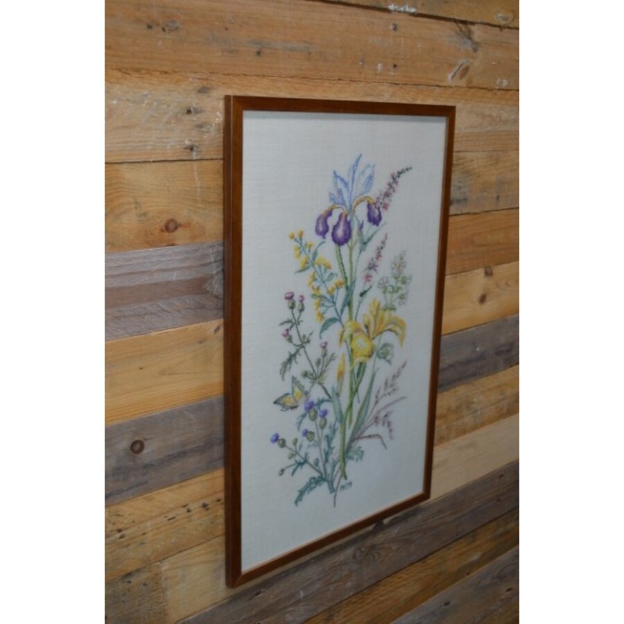 Vintage ingelijst borduurwerk met kleurrijke wilde bloemen in beuken lijst-5