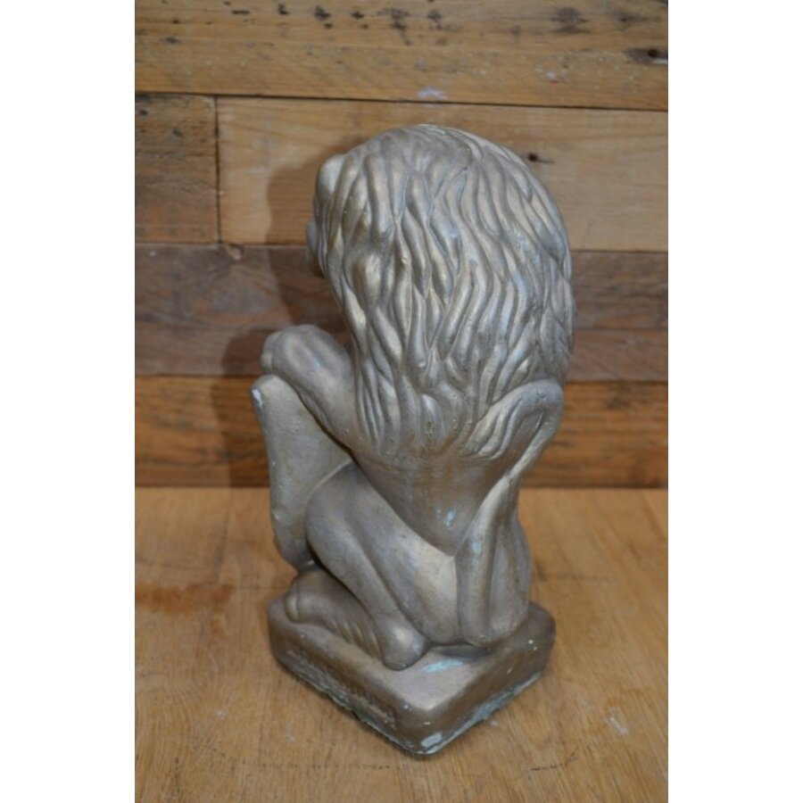 Tweedehands Betonnen leeuw met schild – tuinbeeld met karakter-5