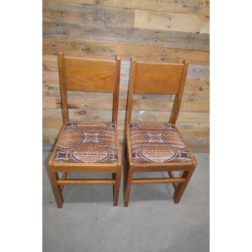 2 ouderwetse eiken stoelen 