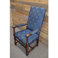 thumb-Robuuste eiken kasteel armstoel met koningsblauwe zijden bekleding-1