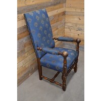 thumb-Robuuste eiken kasteel armstoel met koningsblauwe zijden bekleding-5