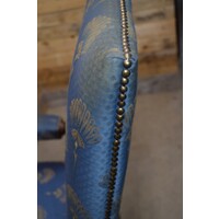 thumb-Robuuste eiken kasteel armstoel met koningsblauwe zijden bekleding-9