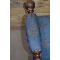 thumb-Robuuste eiken kasteel armstoel met koningsblauwe zijden bekleding-10