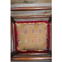 thumb-Ouderwets eikenhouten knopstoeltje met rode velours zitting-6
