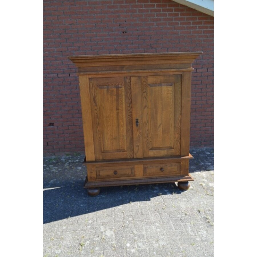 Donker massief eiken kast-1