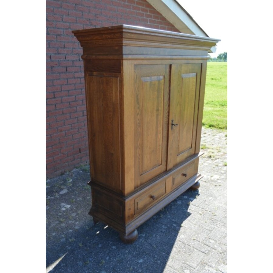 Donker massief eiken kast-2