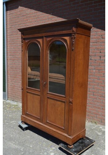 Antieke kast met opknapwerk 