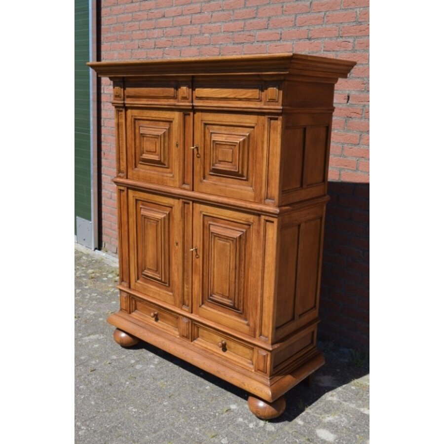 Klassieke vintage massief eiken kussenkast met lades-3