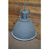 Industriële hanglamp in betonlook – stoer en stijlvol voor boven de eettafel