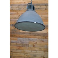 Industriële hanglamp in betonlook – stoer en stijlvol voor boven de eettafel