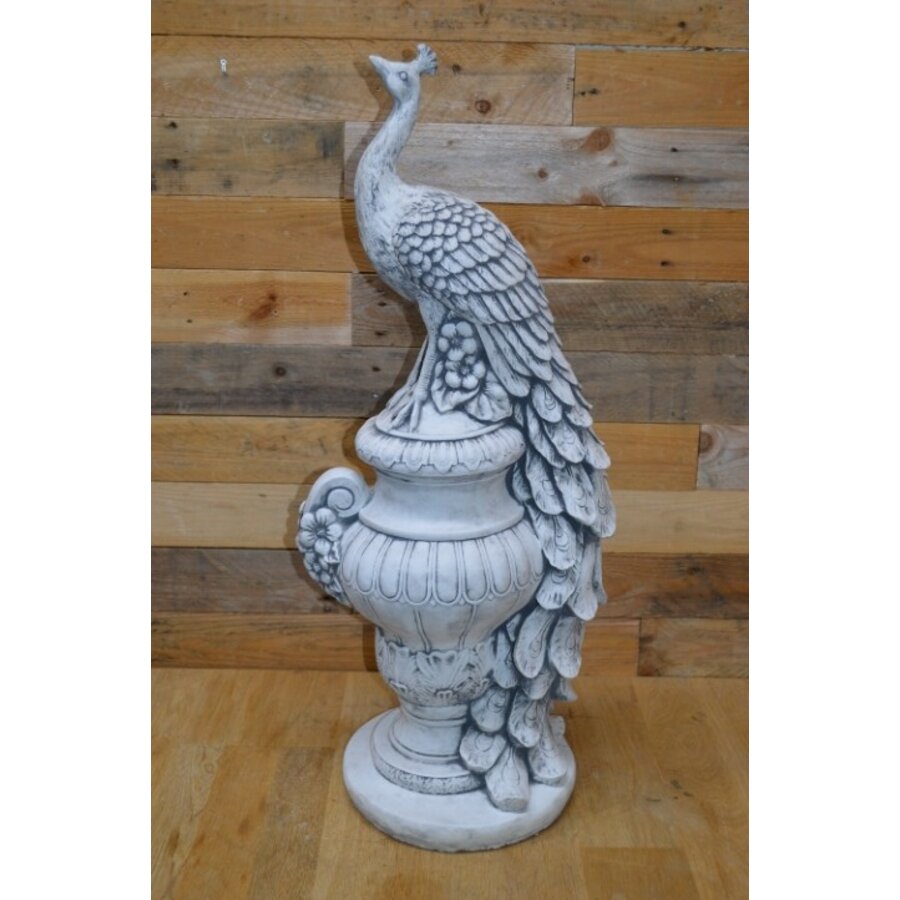Betonnen pauw op tuinvaas – sierlijk ornament voor tuin of interieur-5