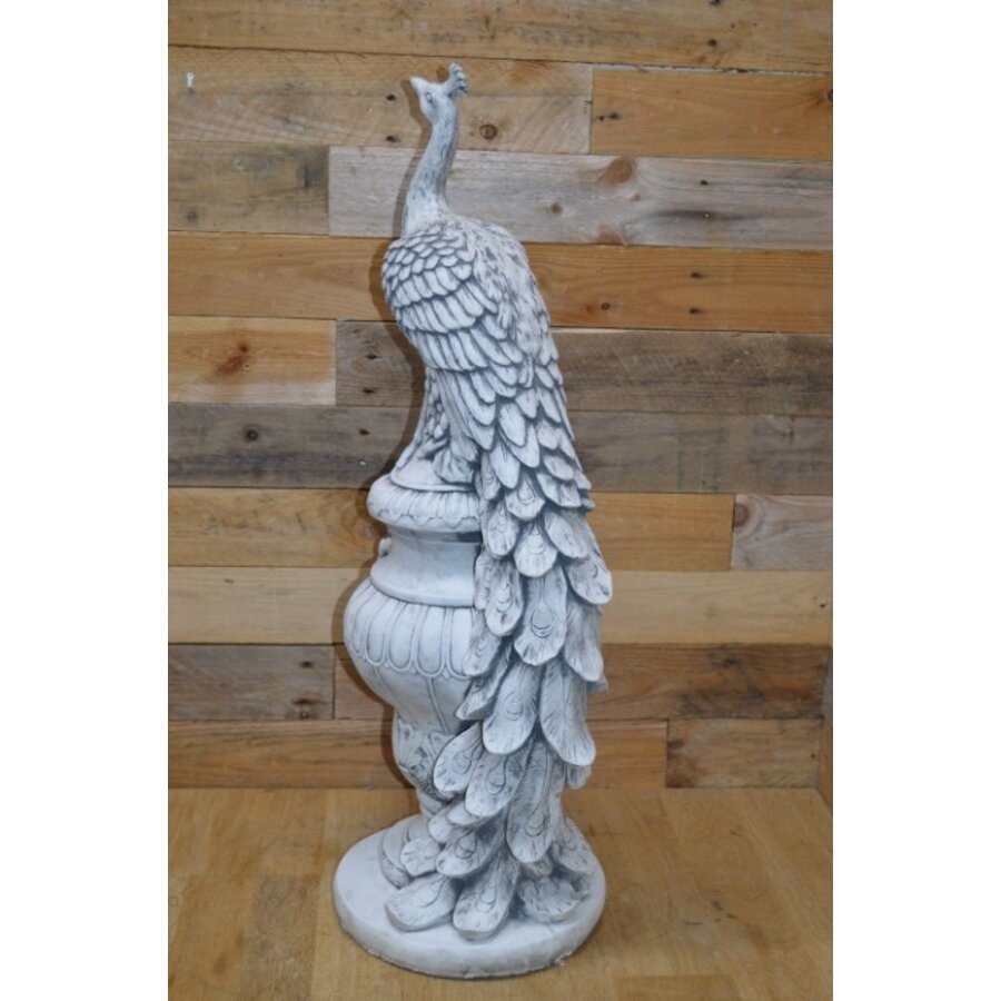 Betonnen pauw op tuinvaas – sierlijk ornament voor tuin of interieur-6