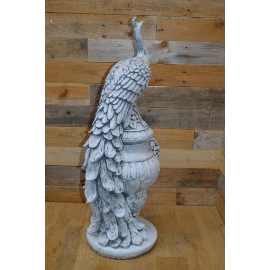 Betonnen pauw op tuinvaas – sierlijk ornament voor tuin of interieur-7