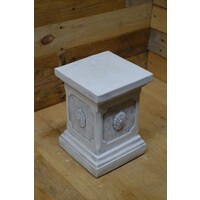 thumb-Vierkante betonnen pilaar met rozetdecoratie – sokkel of voetstuk-3