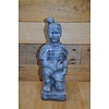 Knielende terracotta soldaat showmodel