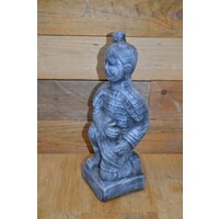 thumb-Betonnen beeld van knielende Chinese soldaat uit terracottaleger-2