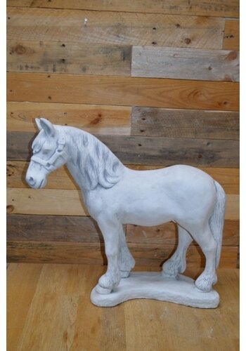 Betonnen beeld Staand paard 