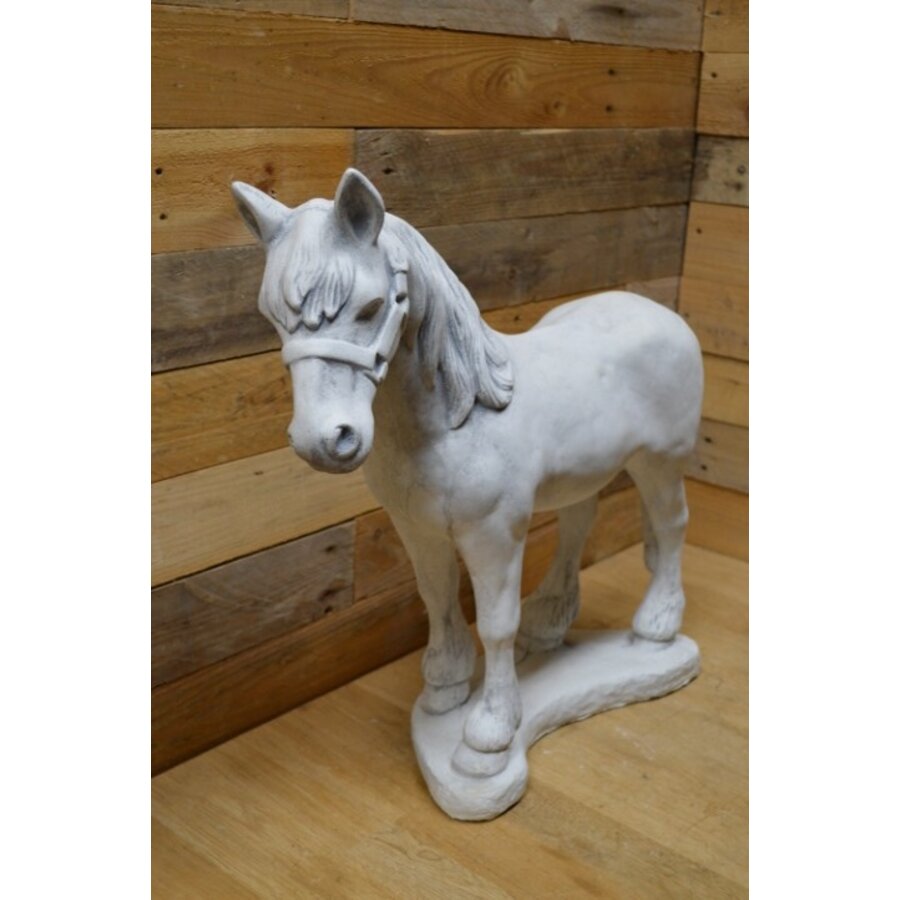 Natuurgetrouw staand paard van beton – betonnen tuinbeeld-2