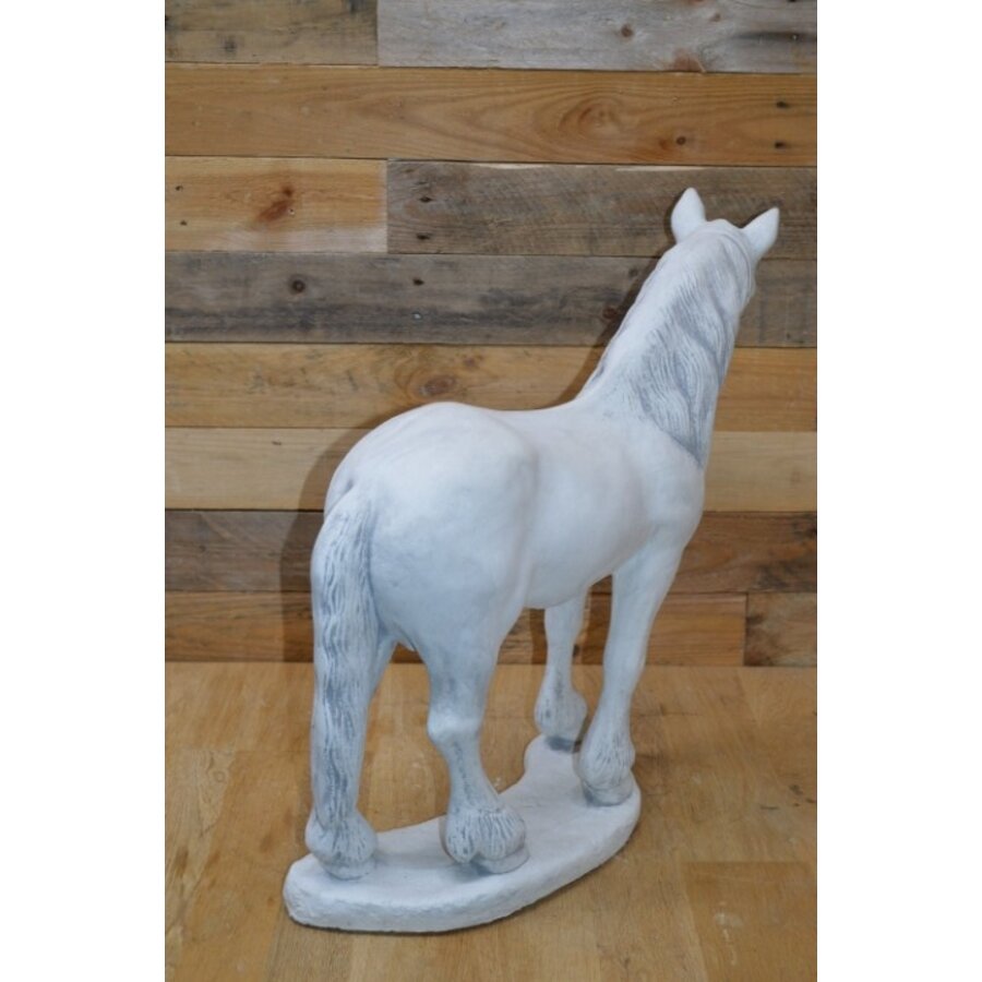 Natuurgetrouw staand paard van beton – betonnen tuinbeeld-5