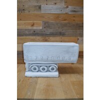 thumb-Schitterende betonnen Amerikaanse trailer als plantenbak of decoratie-1