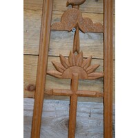 thumb-Eikenhouten wanddecoratie met christelijke symboliek-3