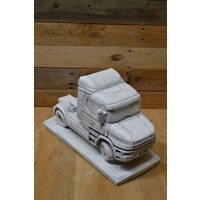 Betonnen vrachtwagen met torpedofront – tuinbeeld voor liefhebbers