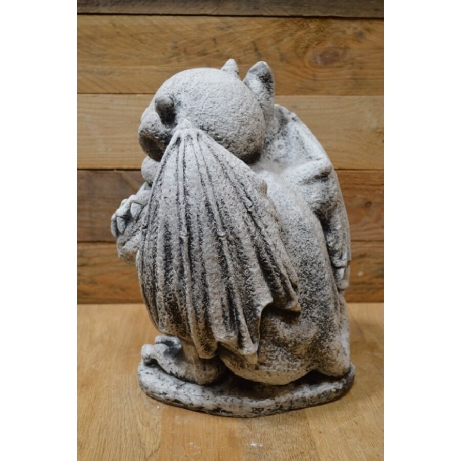 Gotische waterspuwer met zwaard – betonnen dakduivel of steenwachter-4