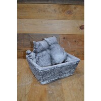 thumb-Decoratieve betonnen plantenbak met twee poesjes-3