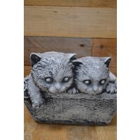 thumb-Decoratieve betonnen plantenbak met twee poesjes-6
