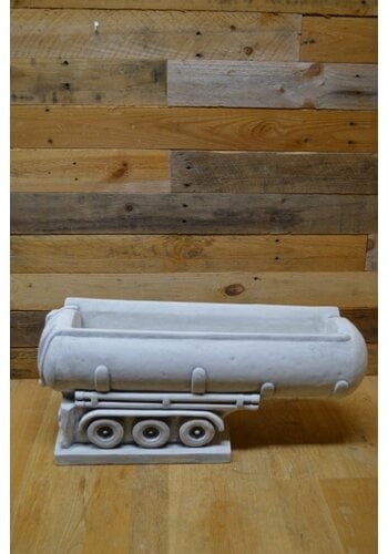 Betonnen beeld Tankwagen bloembak 