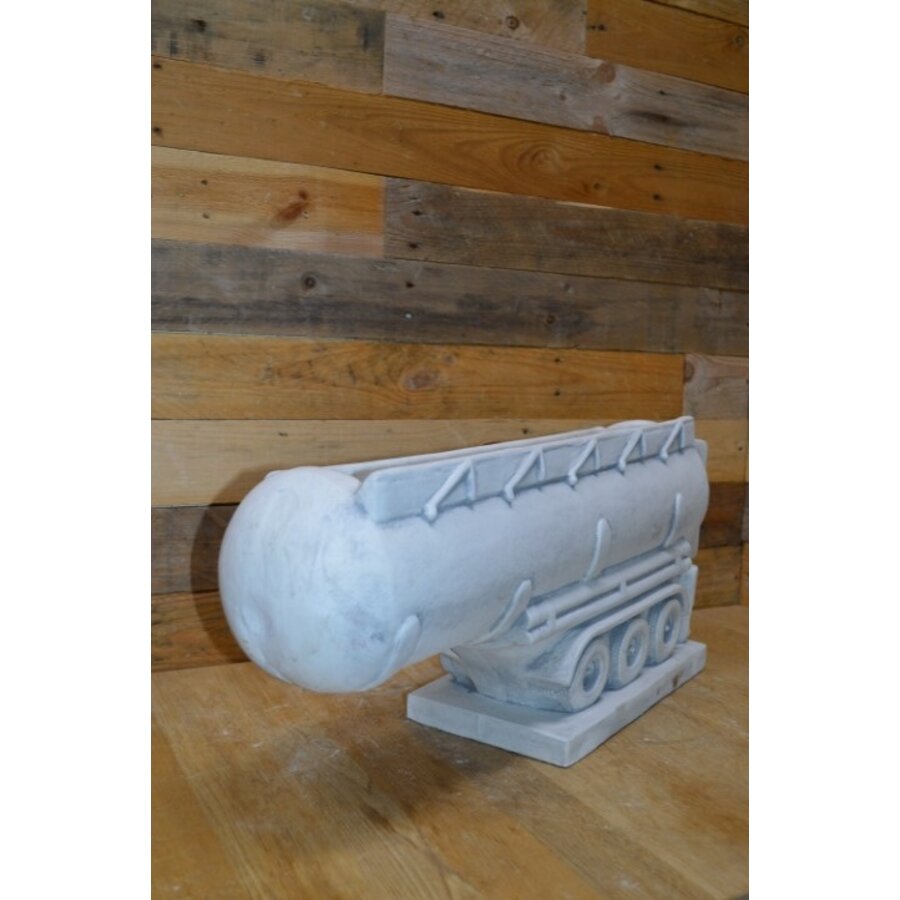 Tank- of bulkwagen bloembak van beton – stoere tuindecoratie-4