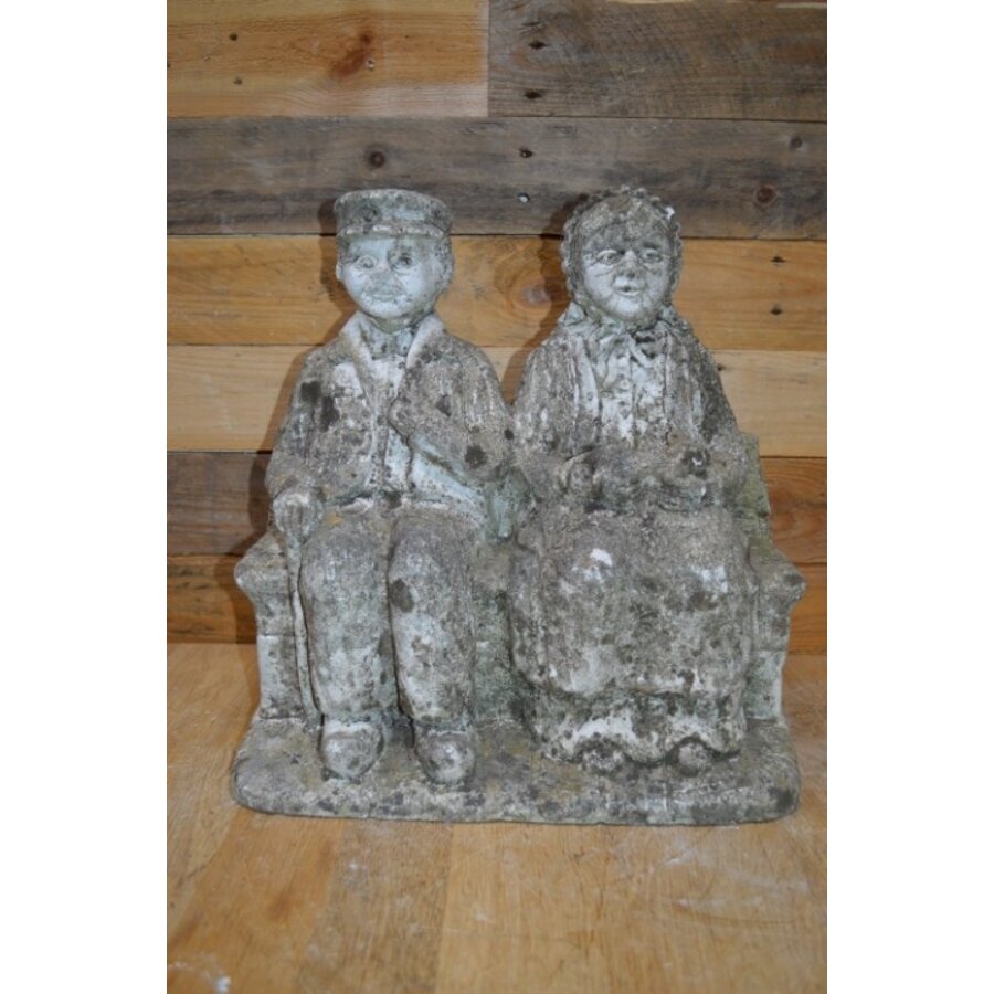 Opa en oma op een bankje-1