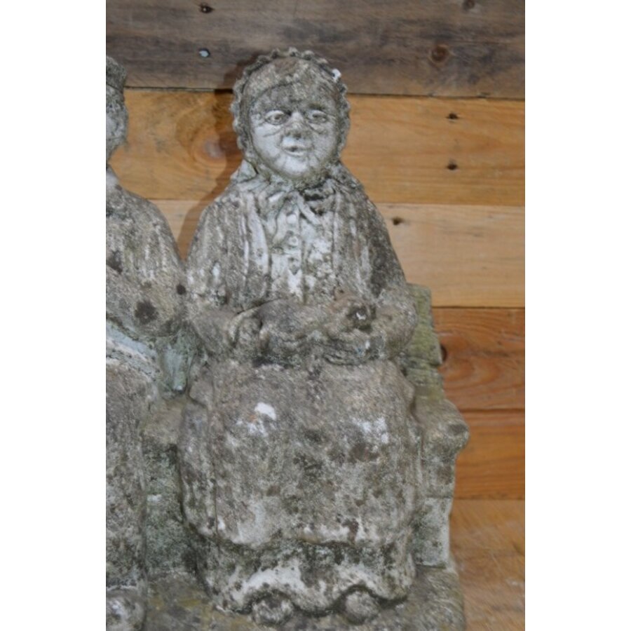 Opa en oma op een bankje-2