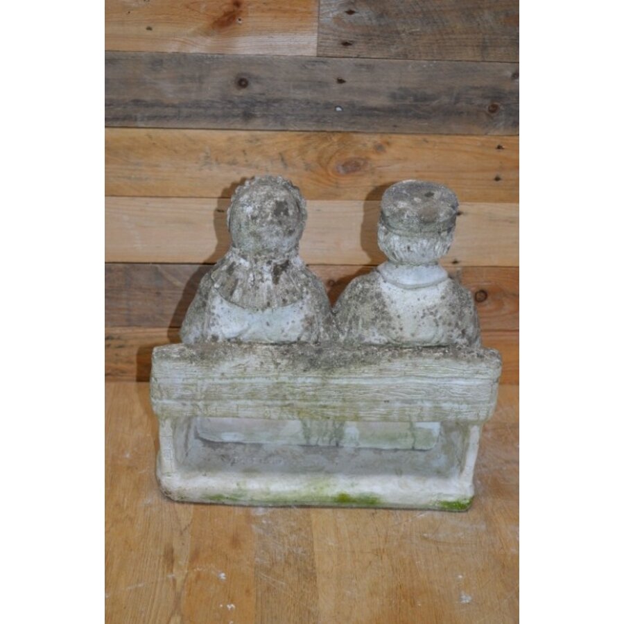 Opa en oma op een bankje-7