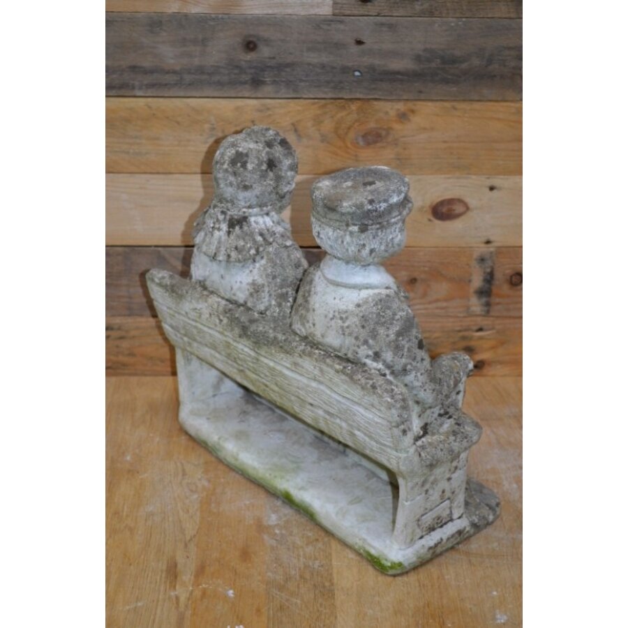 Opa en oma op een bankje-8