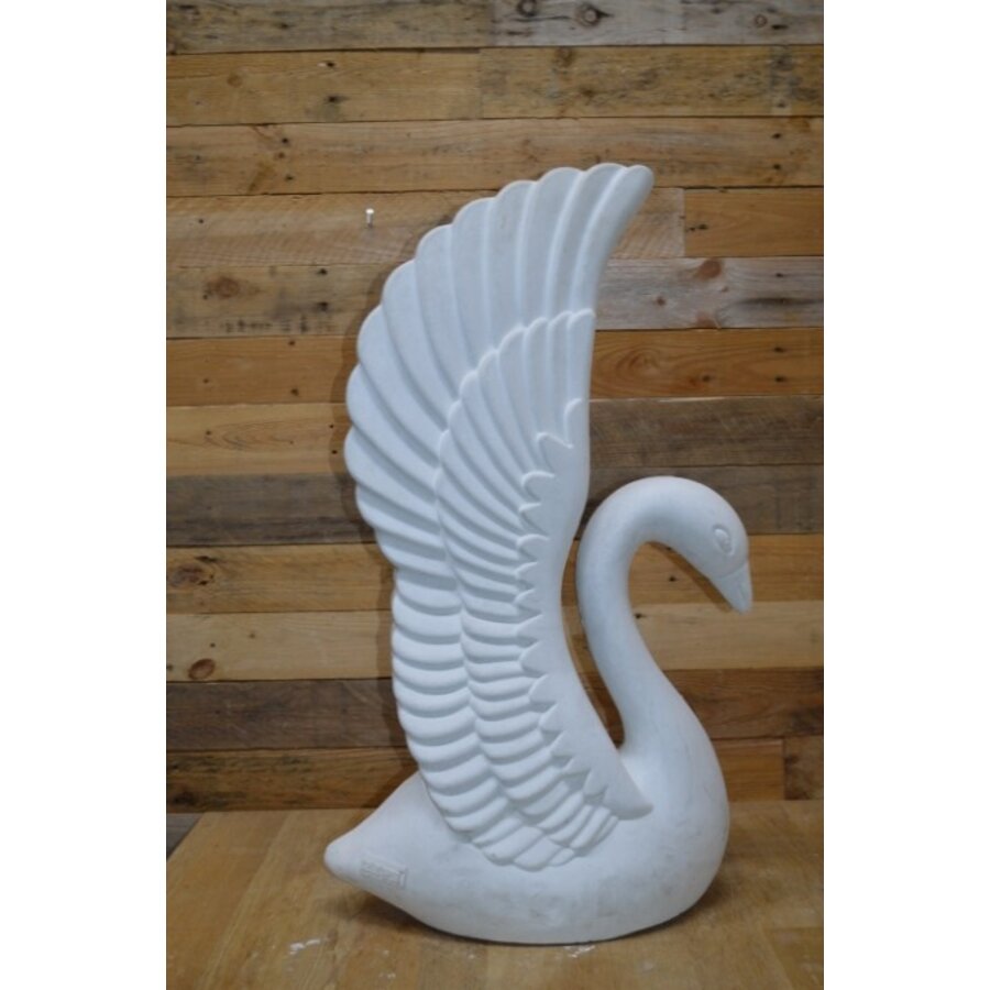 Grote zwaan van beton – sierlijk tuinbeeld met klassieke uitstraling-5